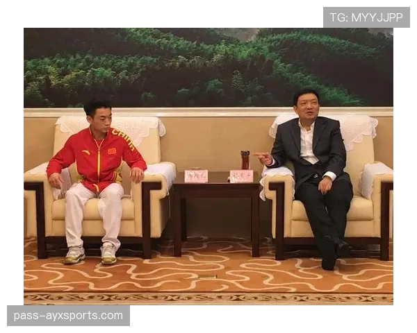 邹敬园家里摆满奖杯，但最贵的那套房子是他爸妈省吃俭用买的